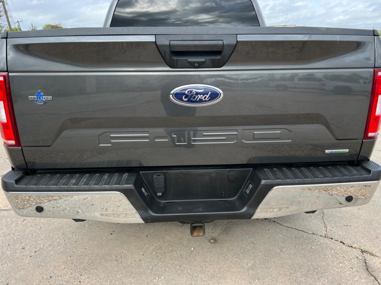 2018 Grey /Grey Ford F-150 XLT (1FTEW1EP5JK) with an 2.7 V6 EcoBoost engine, Automatic transmission, located at 4520 Airline Hwy, Baton Rouge, LA, 70805, (225) 357-1497, 30.509325, -91.145432 - 2018 Ford F150 SuperCrew XLT 4WD ***One Owner & No Accidents*** 2.7 V6 EcoBoost Gas, 135K Miles, Power Windows, Locks & Mirrors, New Tires, Backup Camera, Tow Pkg. FOR INFO PLEASE CONTACT JEFF AT 225 357-1497 CHECK OUT OUR A+ RATING WITH THE BETTER BUSINESS BUREAU WE HAVE BEEN A FAMILY OWNED AND O - Photo#6